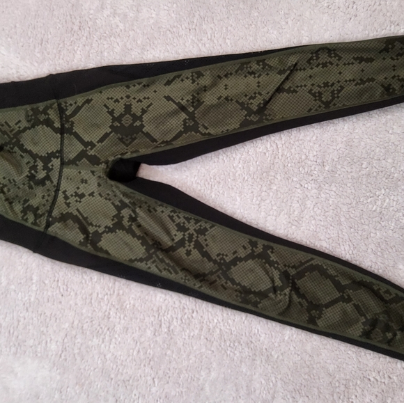 Lululemon - Picture 3 of 8